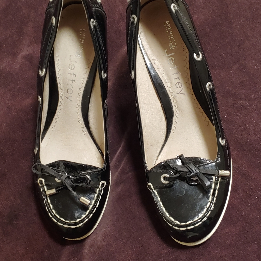 black wedges